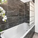 Le Bronfleur Apartment Bron