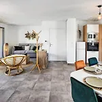 Le Bronfleur Apartment *