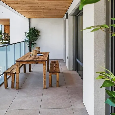 Le Bronfleur Apartment