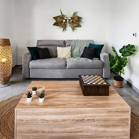 Le Bronfleur Apartment